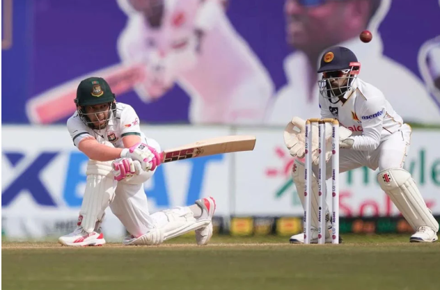 শান্তর পর মুশফিকেরও সেঞ্চুরি শান্তর পর মুশফিকেরও সেঞ্চুরি