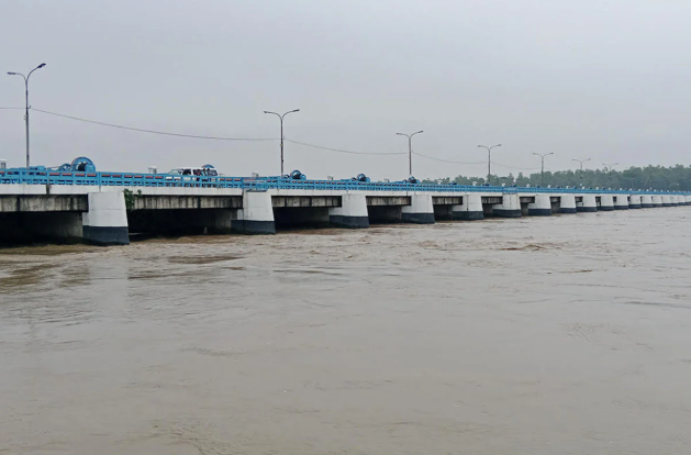 তিস্তার পানি বাড়ছেই, বন্যার আশঙ্কা তিস্তার পানি বাড়ছেই, বন্যার আশঙ্কা